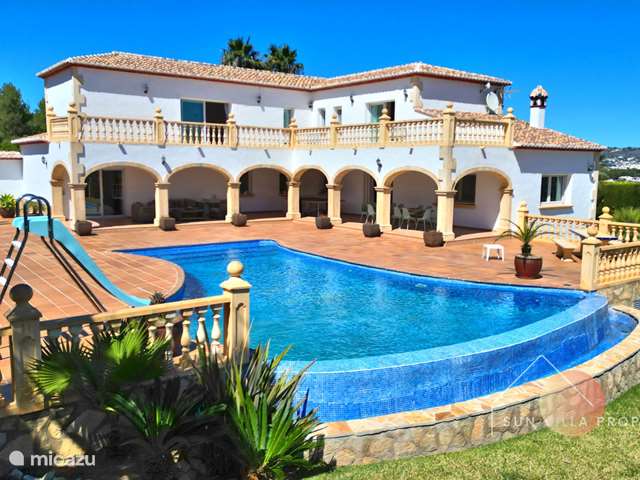 Comprar una casa de vacaciones en España – villa Lujosa villa en La Lluca Jávea