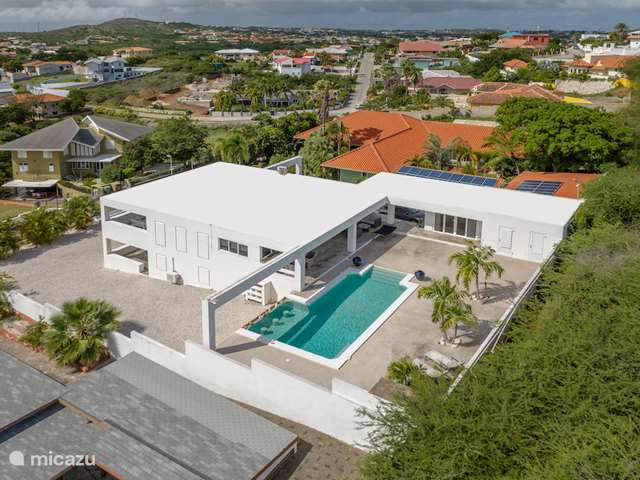 Buy a holiday home in Curaçao, Banda Ariba (East), Cas Grandi - villa Cas Grandi modern villa