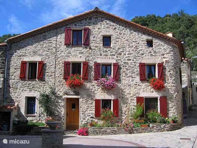 Buy a holiday home in France, Pyrénées-Orientales, Boule-d'Amont - bed & breakfast 'Le Troubadour' in a mountain village near the Sea