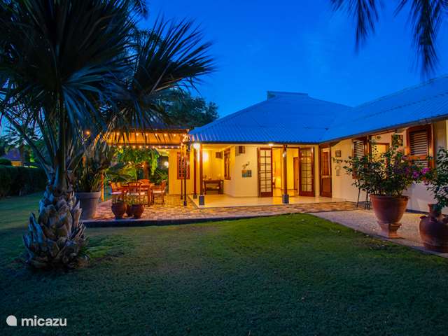Buy a holiday home in Curaçao, Curacao-Middle – villa Emmastad Curacao centrally located