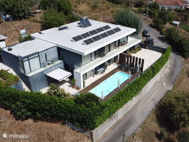 Buy a holiday home in Portugal, Braga – villa B&B: Swimming pool, 6 bedrooms, 6 bathrooms