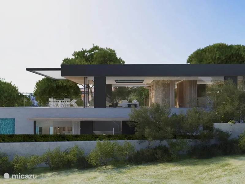 New build villa 'frontline'