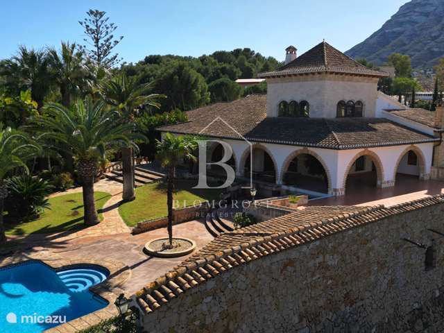 Buy a holiday home in Spain, Costa Blanca, Dénia - villa Imposing rustic mansion Denia