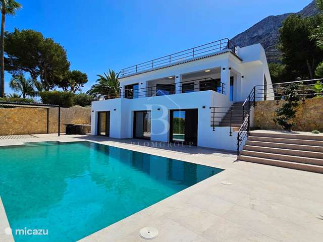Buy a holiday home in Spain, Costa Blanca, Dénia - villa Brand new villa Montgo Denia 