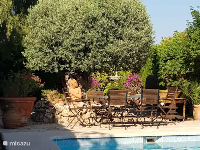 Comprar una villa en España, Costa Blanca, Alfáz del Pi - Villa Naranjo Piscina de asientos