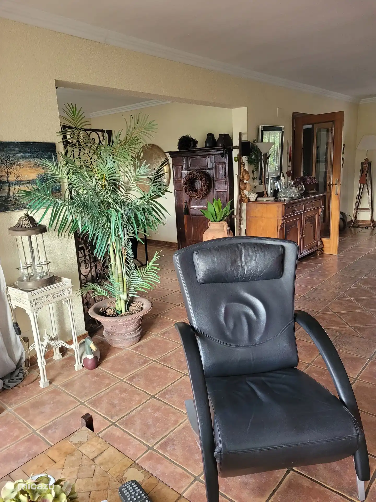 Blick vom Wohnzimmer in das Esszimmer