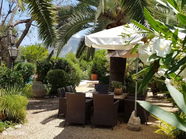 Comprar una villa en España, Costa Blanca, Alfáz del Pi - Villa Naranjo Jardín de asientos para 8 personas