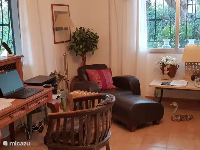 Comprar una villa en España, Costa Blanca, Alfáz del Pi - Villa Naranjo Biblioteca, taller