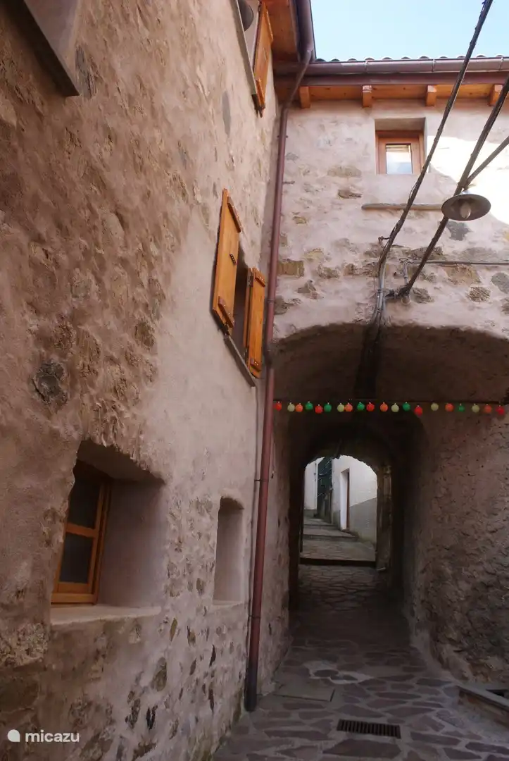 Blick durch Via Macallè nach oben