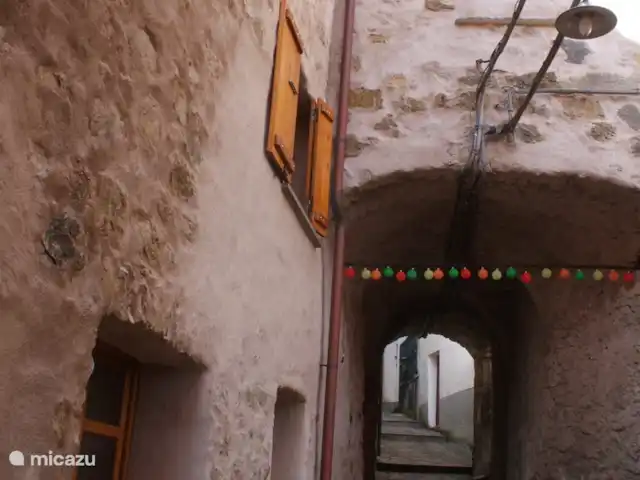 Acheter une maison de vacances | Italie, Ligurie, Santa Maria di Maissana - UltimaCasa vue à travers la Via Macallè vers le haut