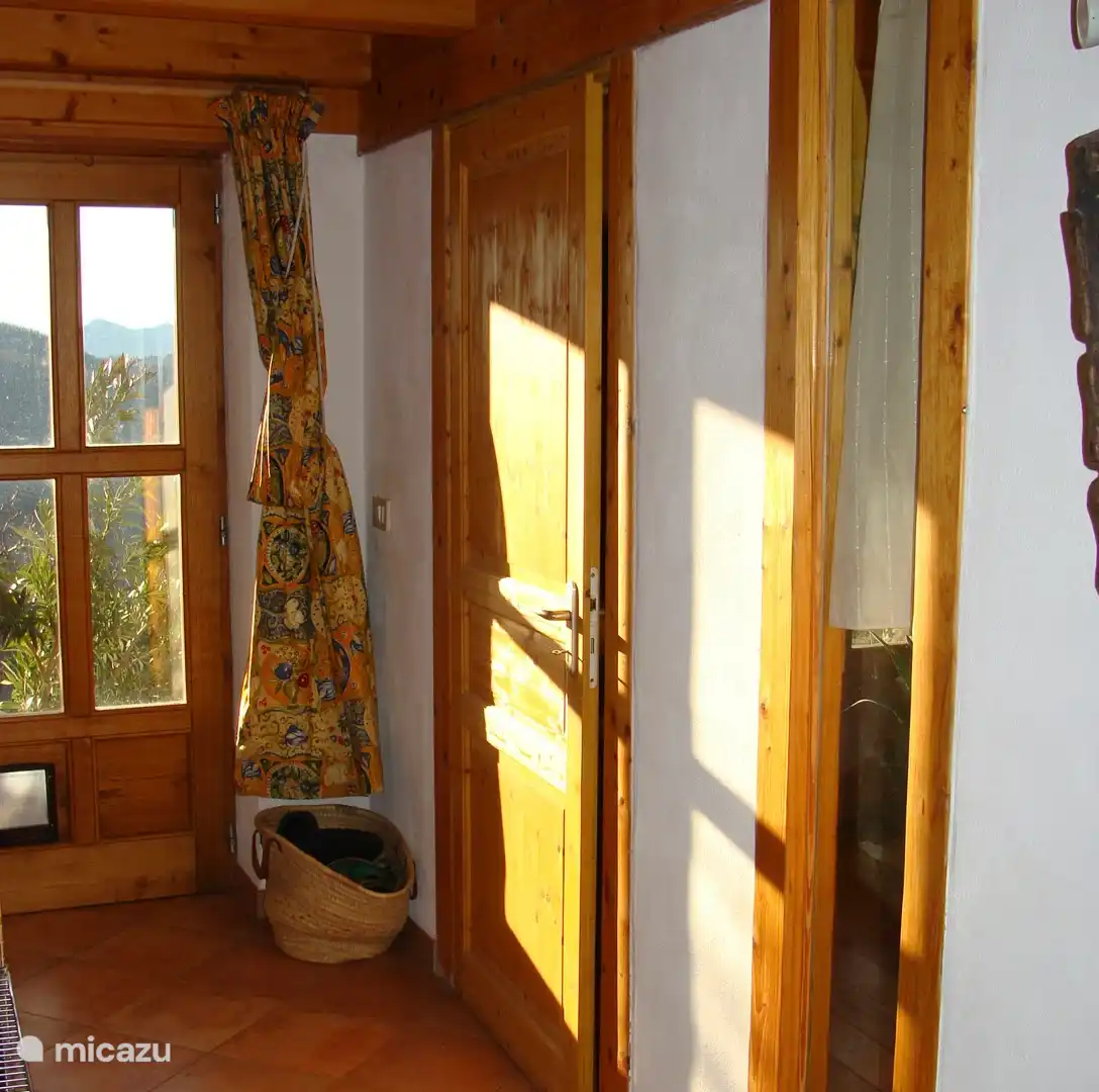 Flur im 1. Stock mit geräumigem Schlafzimmer