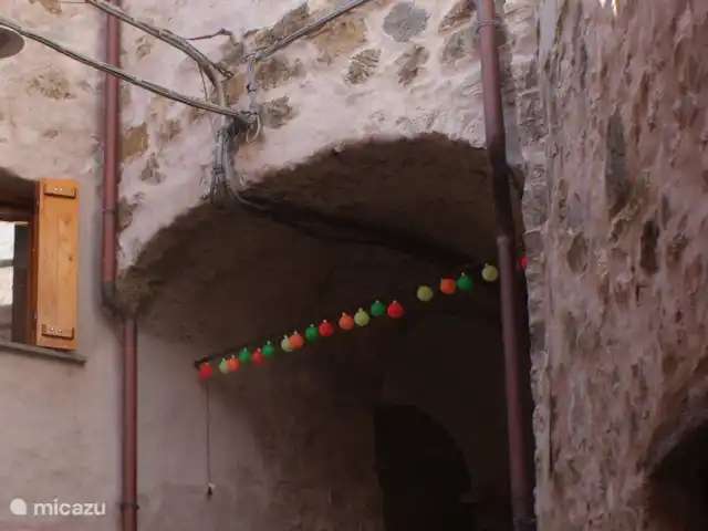 Acheter une maison de vacances | Italie, Ligurie, Santa Maria di Maissana - UltimaCasa de gauche à droite maison principale + palier + partie tour