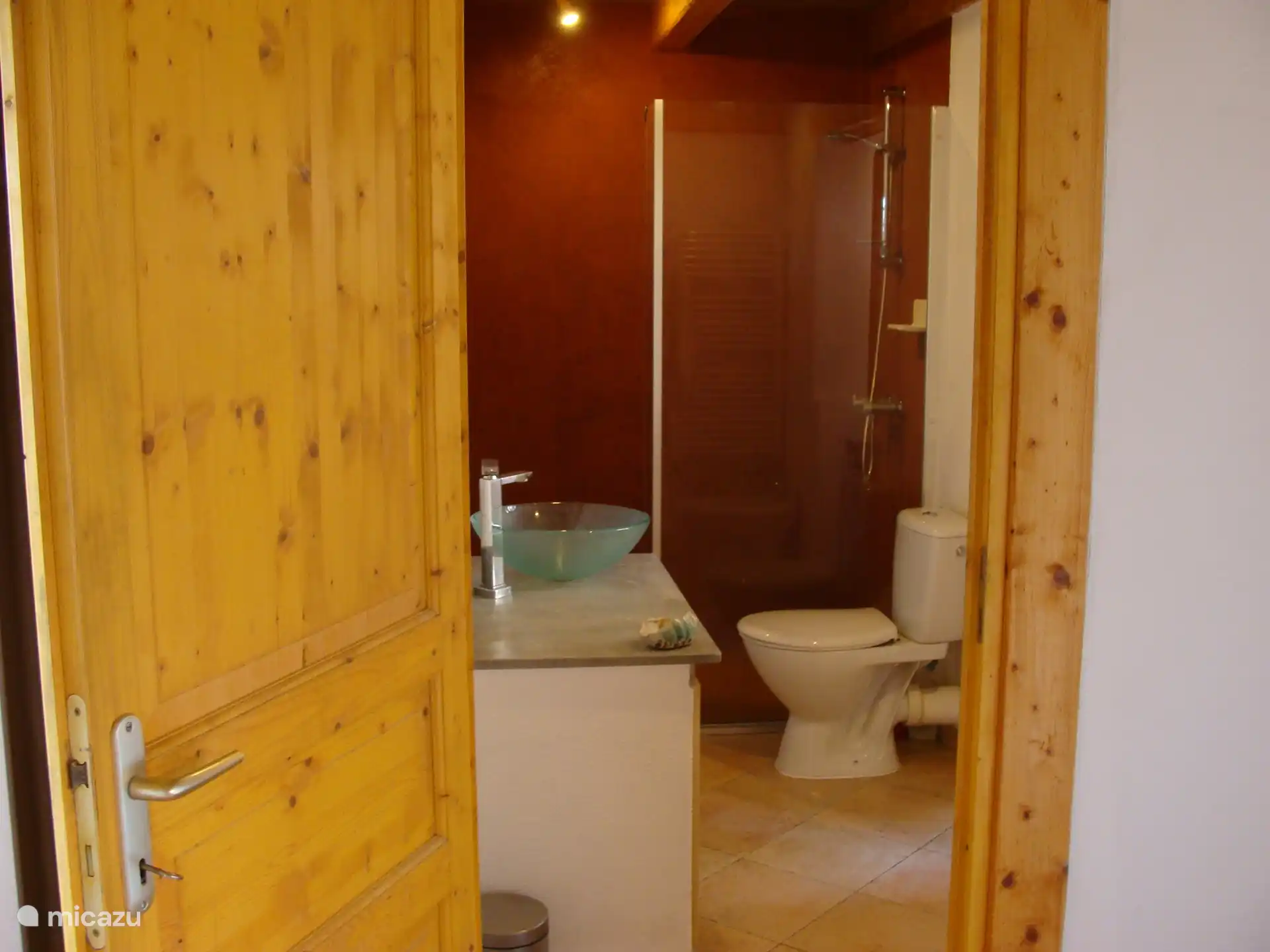 Badezimmer „Haupthaus“.