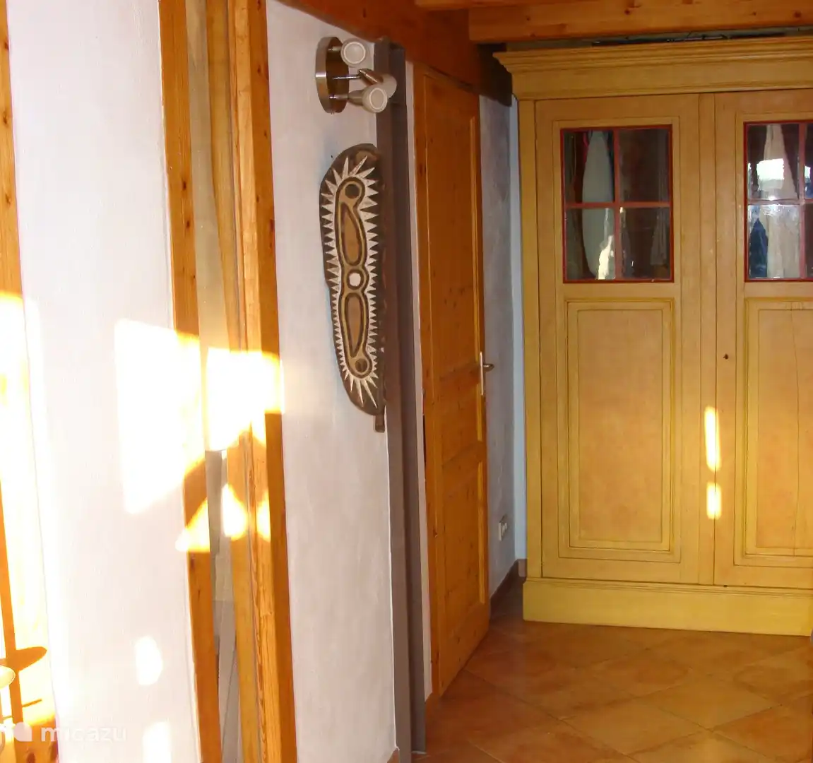 Flur im 1. Stock mit Tür zum Badezimmer