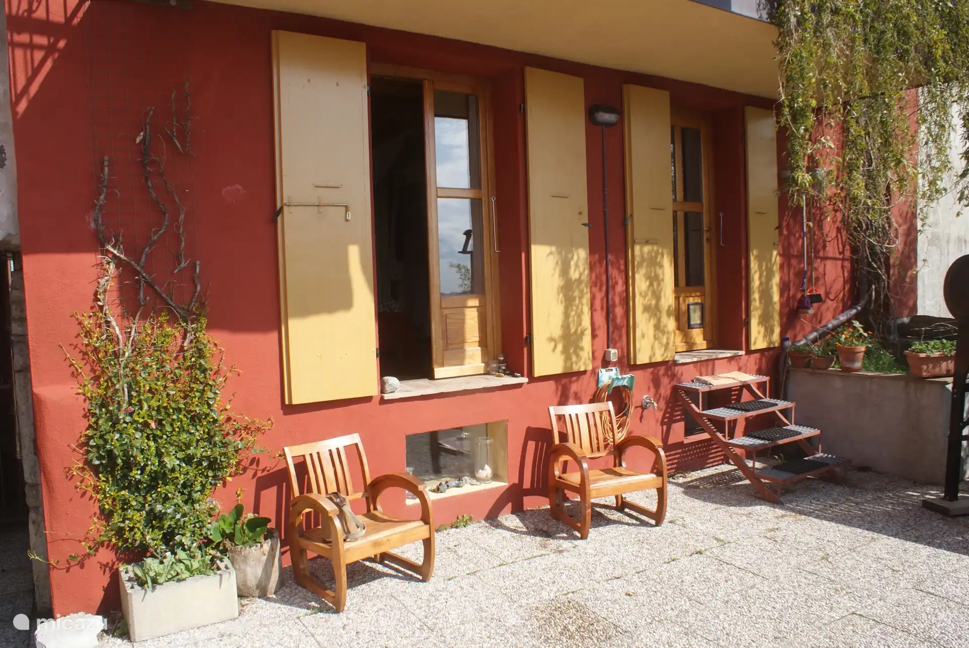 private Terrasse 35m2 - unter dem Keller, über dem 1. Stock