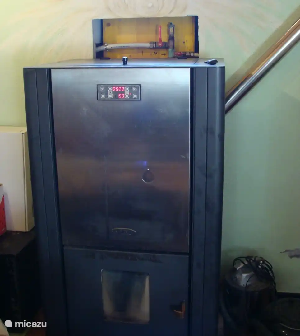 Pelletofen zum Heizen + Warmwasser