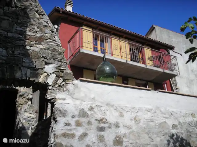 Acheter une maison de vacances | Italie, Ligurie, Santa Maria di Maissana - UltimaCasa droit au jardin, balcon avec portes donnant sur le salon