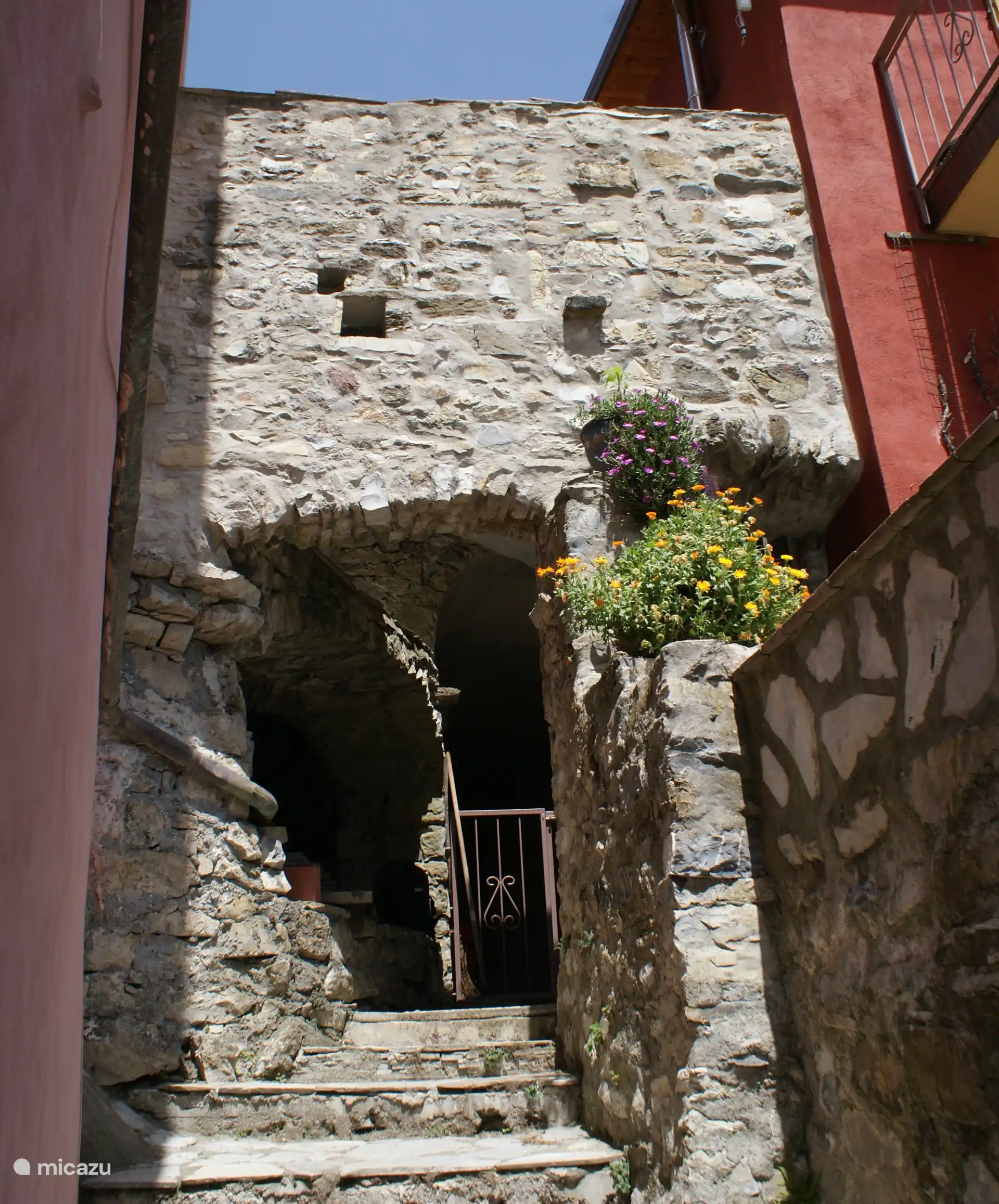 Blick auf den Durchgang von der Gartenseite