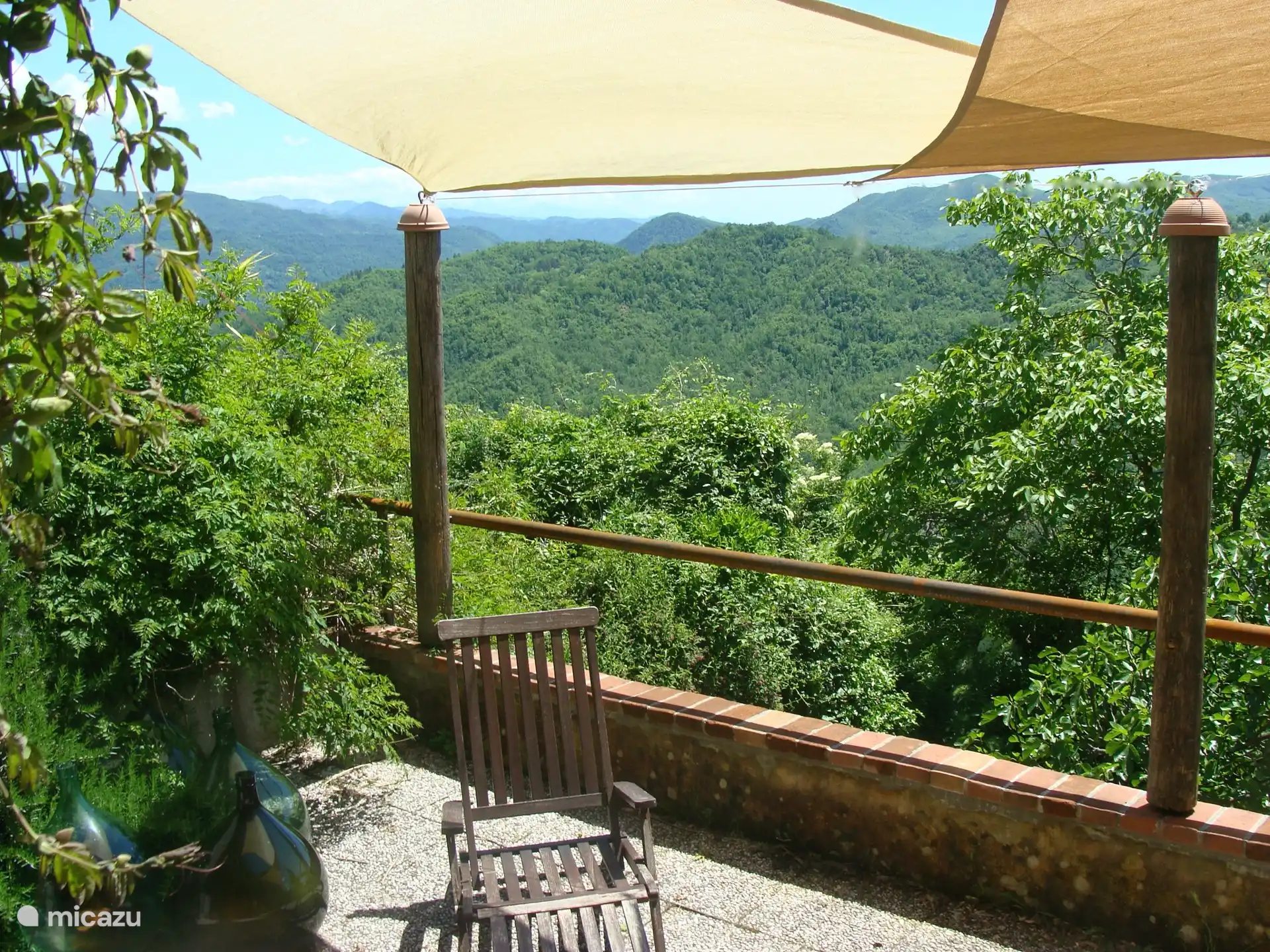 Blick auf die Alpi Apuani + Küste