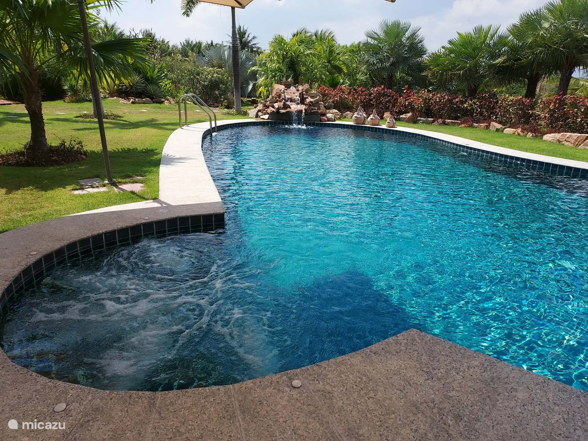 Salzwasserpool 16 MX5,5 M mit Jacuzzi