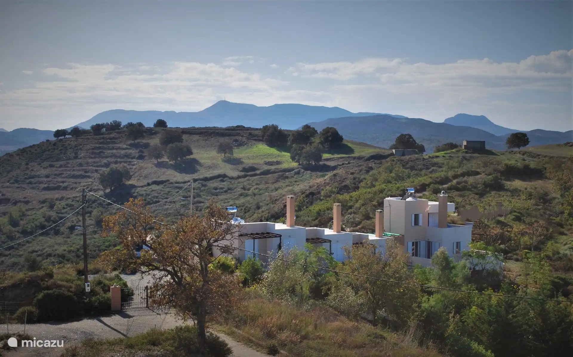 Blick auf die Rückseite des Hauses mit den 3 Ferienhäusern