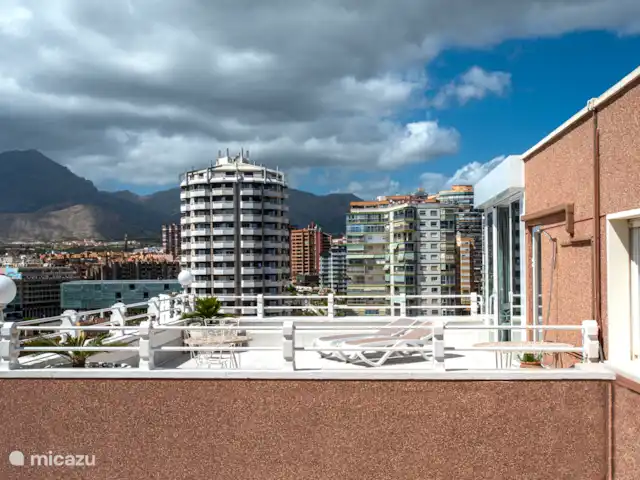 Acheter une penthouse | Espagne, Costa Blanca, Benidorm - Penthouse de luxe en bord de mer 2x terrasse sur le toit La terrasse arrière vue de la terrasse en bord de mer