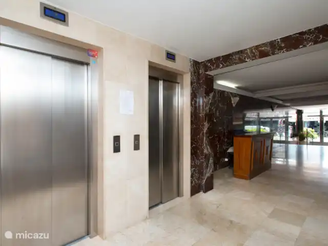 Acheter une penthouse | Espagne, Costa Blanca, Benidorm - Penthouse de luxe en bord de mer 2x terrasse sur le toit  Ascenseurs d’entrée