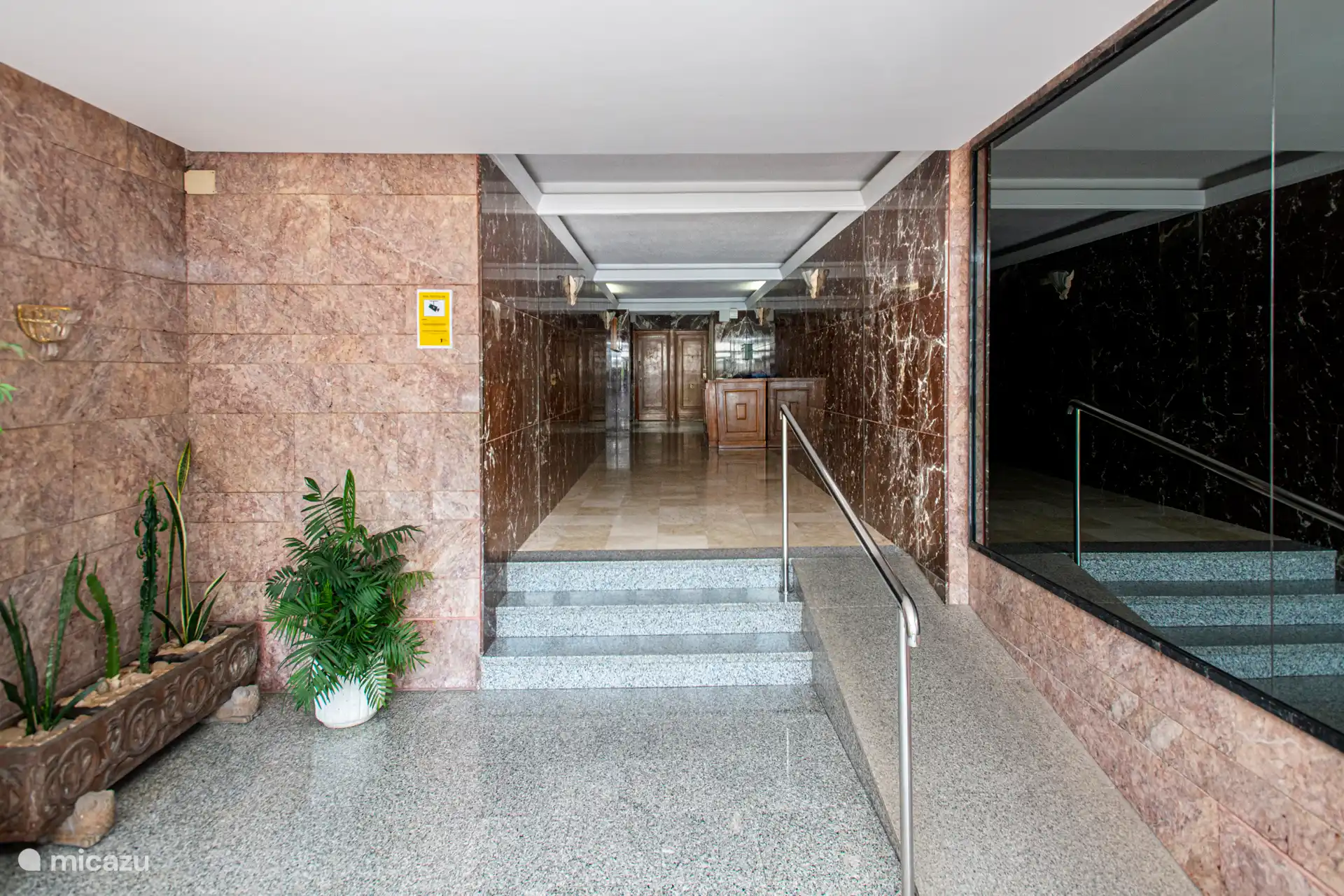 Der Eingang des Edificio