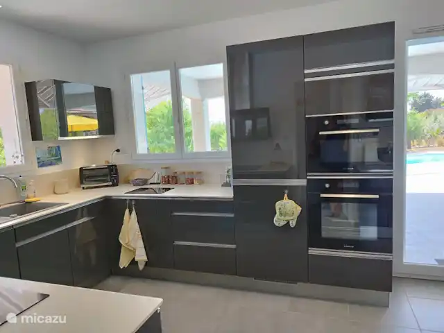 Acheter une villa | France, Hérault, Assignan - Villa moderne avec potentiel locatif