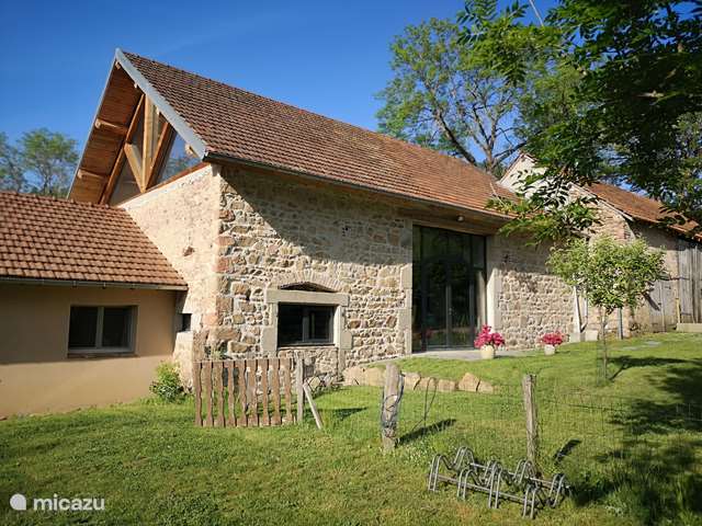 Buy a holiday home in France,  Allier – holiday house Holiday Villa 'La Pierre Qui Danse'