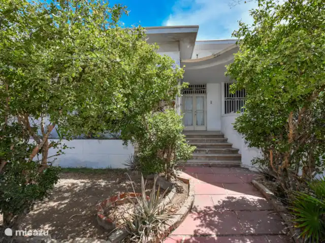 Adriaan Lacle Boulevard 1 kopen in Aruba, Oranjestad, Oranjestad - geschakelde woning