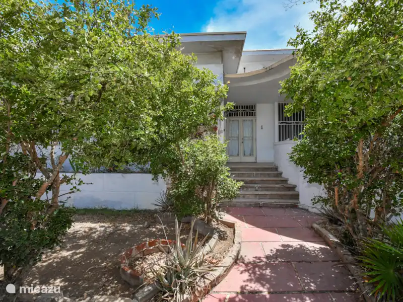 geschakelde woning kopen in Aruba, Oranjestad, Oranjestad –  Adriaan Lacle Boulevard 1 geschakelde woning kopen in Aruba, Oranjestad, Oranjestad –  Adriaan Lacle Boulevard 1