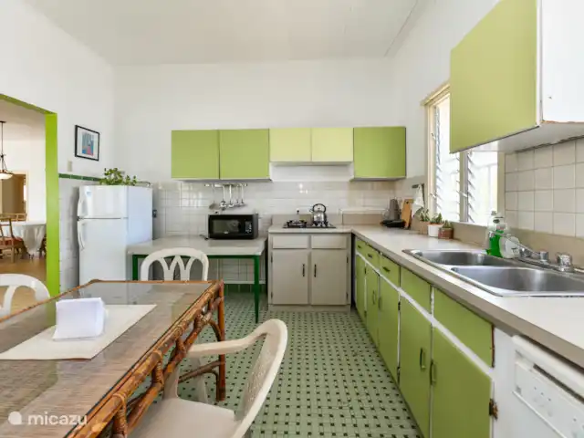 Adriaan Lacle Boulevard 1 kopen in Aruba, Oranjestad, Oranjestad - geschakelde woning