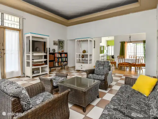 Adriaan Lacle Boulevard 1 kopen in Aruba, Oranjestad, Oranjestad - geschakelde woning