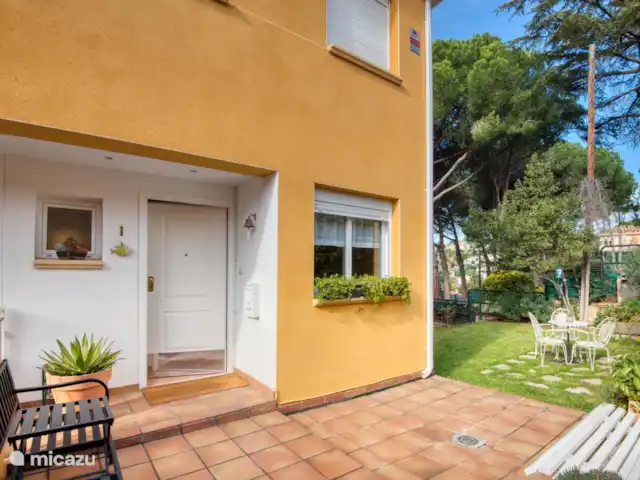 Acheter une maison mitoyenne | Espagne, Costa Brava, Platja d'Aro - Maison d’angle avec jardin privé et piscine