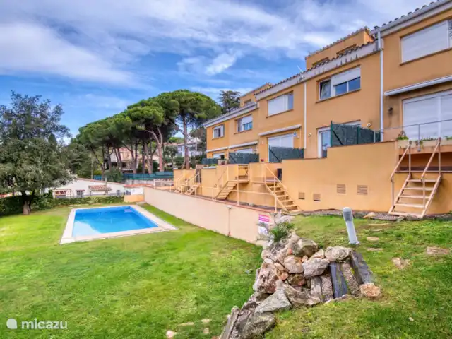 Acheter une maison mitoyenne | Espagne, Costa Brava, Platja d'Aro - Maison d’angle avec jardin privé et piscine Acheter une maison mitoyenne | Espagne, Costa Brava, Platja d'Aro - Maison d’angle avec jardin privé et piscine