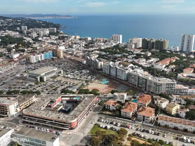 Comprar una chalet en España, Costa Brava, Platja d'Aro - Casa adosada, 3 plantas