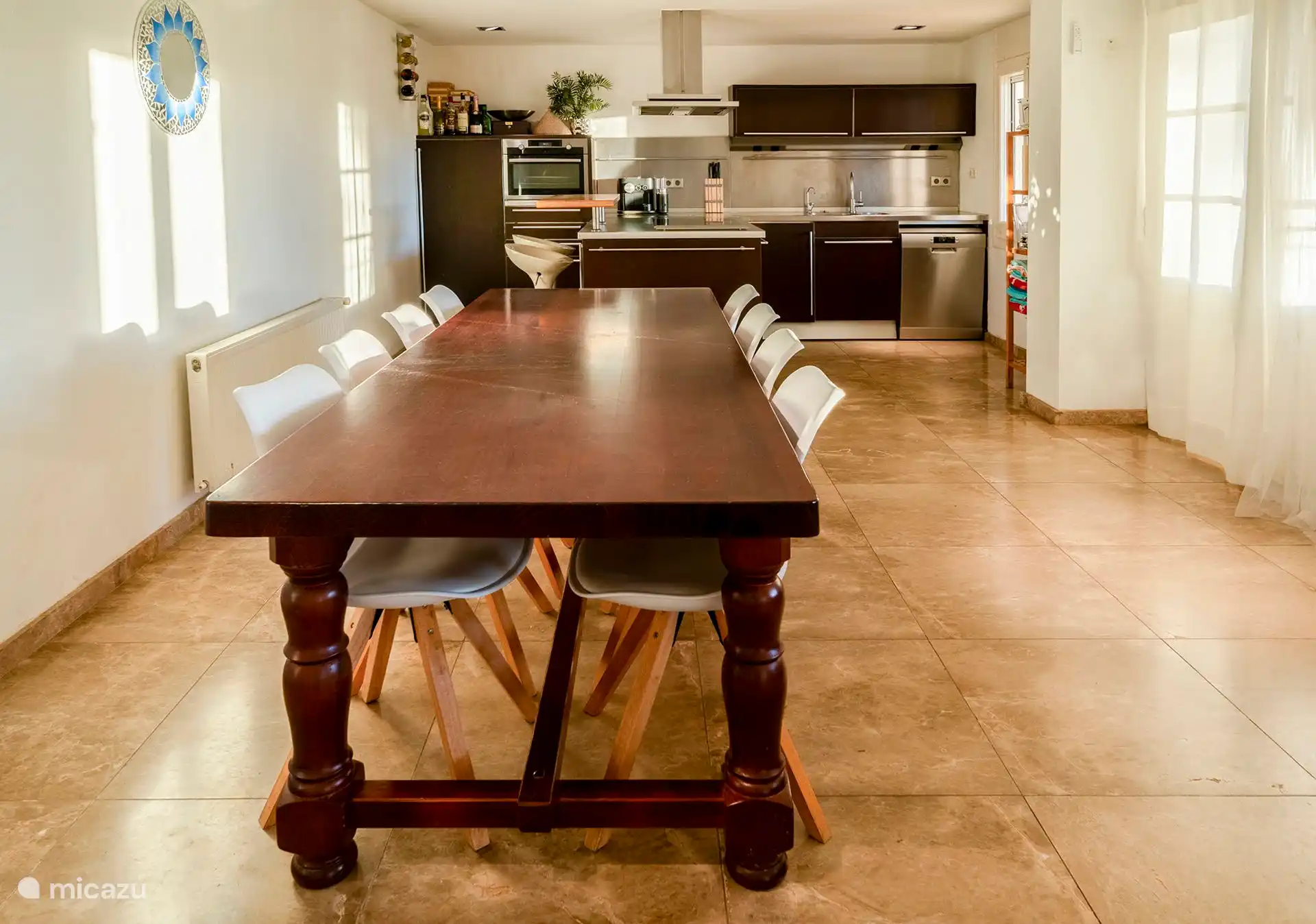 Comedor cerca de la cocina