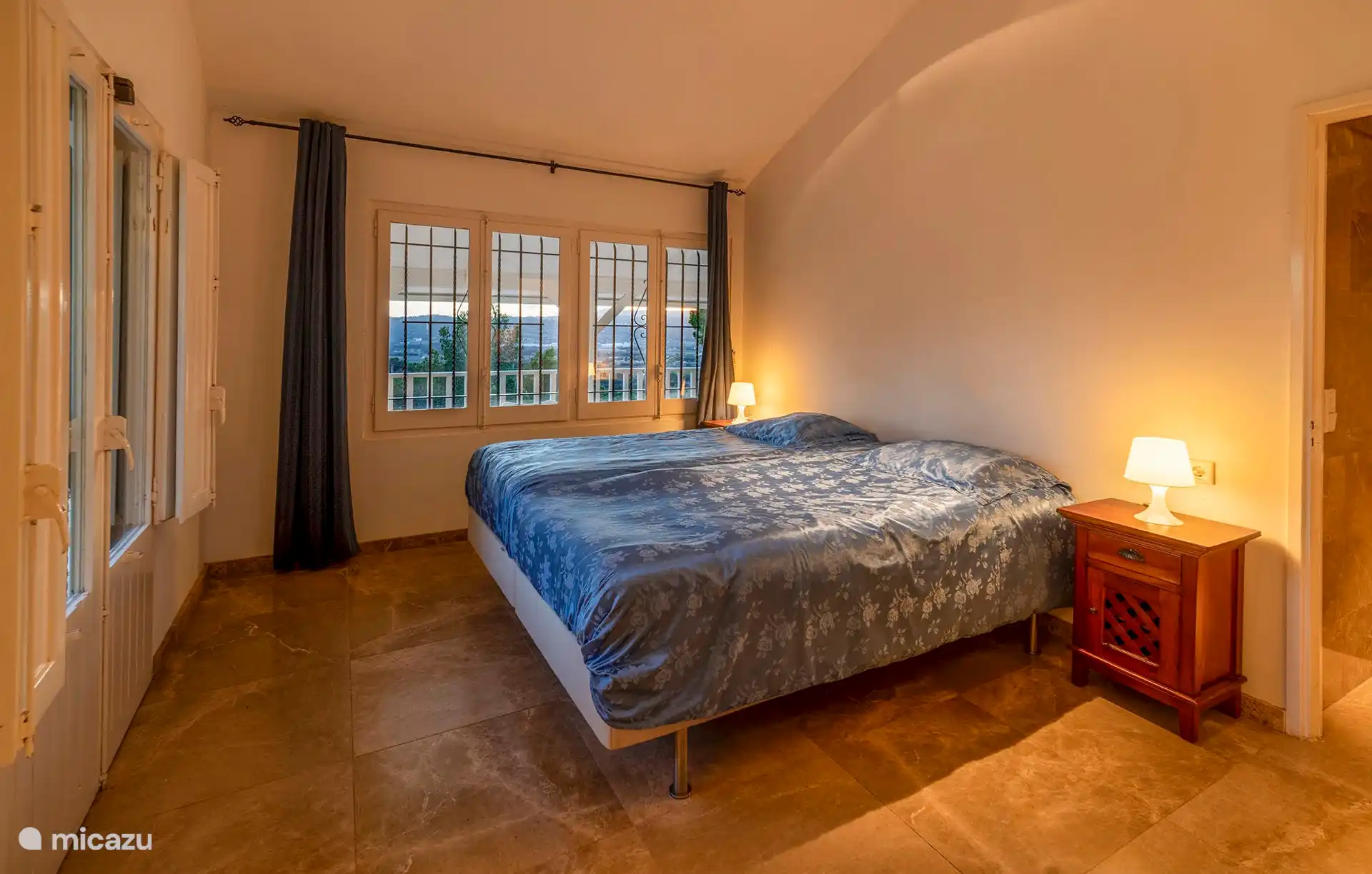 Dormitorio principal con hermosas vistas al Este y al Sur
