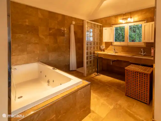 Acheter une finca | Espagne, Costa Brava, Calonge - Finca Vert 23 Salle de bain de la chambre principale