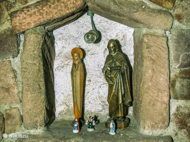 Acheter une maison de vacances | France, Hérault, La Tour-sur-Orb - « Les Dix Étoiles » dans La Tour sur Orb Niche avec éclairage près de la cheminée.