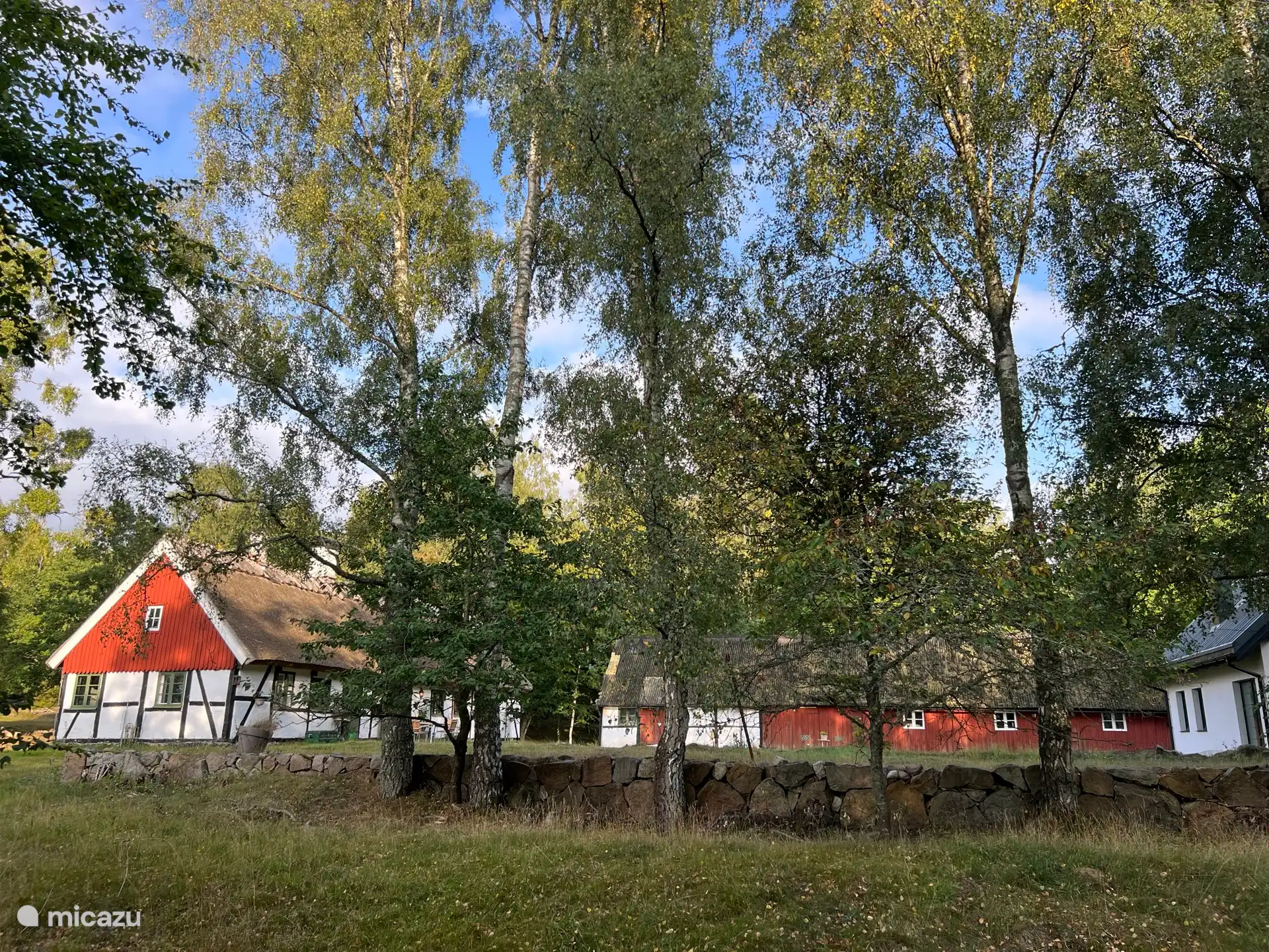 La Maison du Moulin fait partie d’un complexe en forme de fer à cheval. Vous pouvez bien voir la zone centrale ici