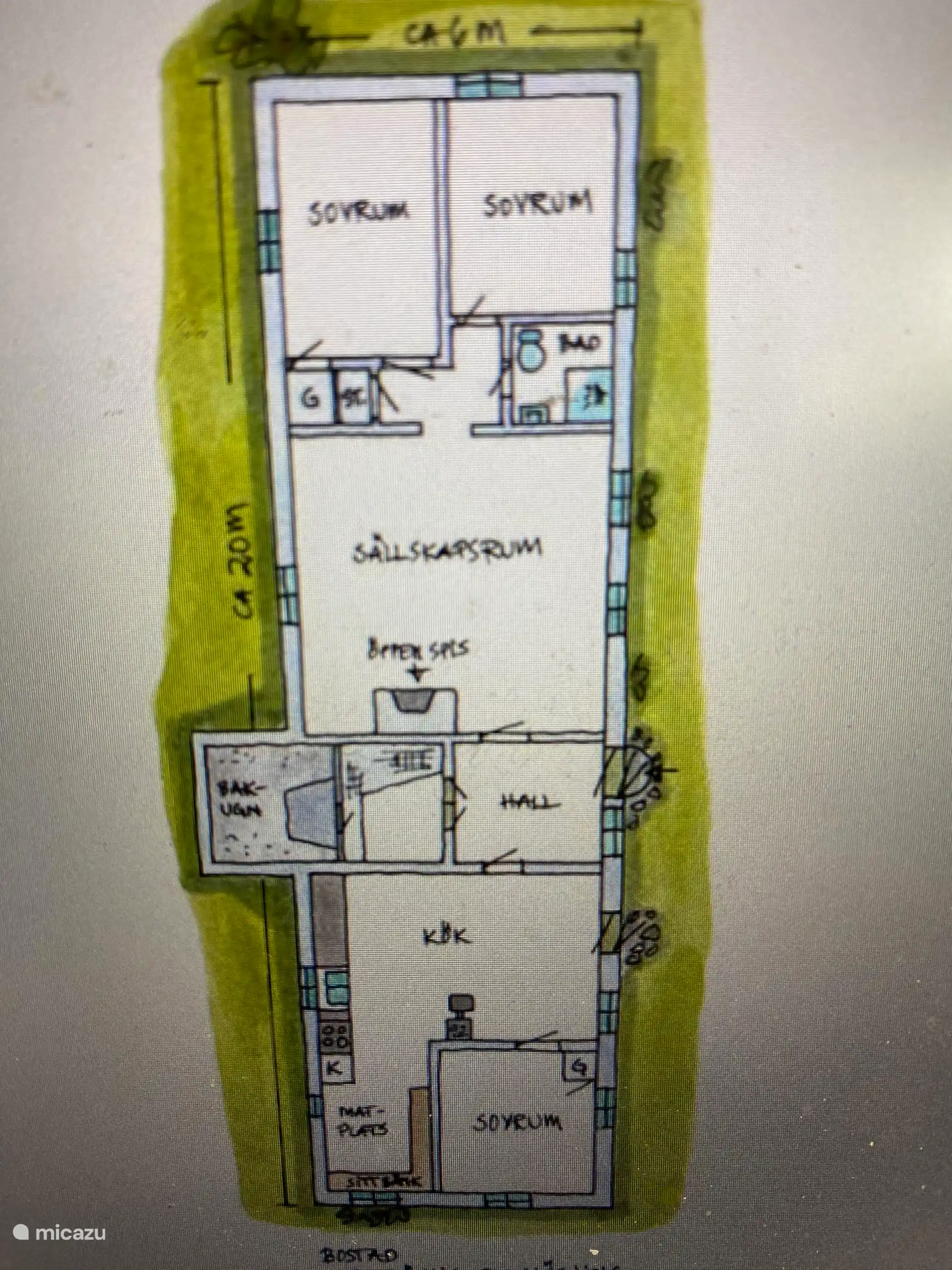 Het huis met in het centrum de bakkerij met als uitsteeksel de broodoven.