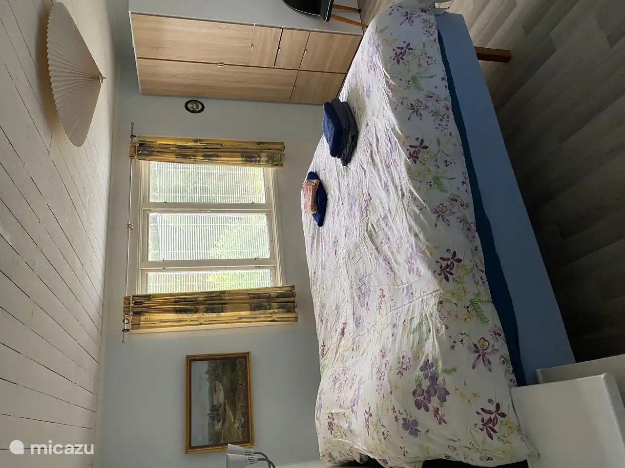 großes Schlafzimmer im Obergeschoss mit en-suite Badezimmer