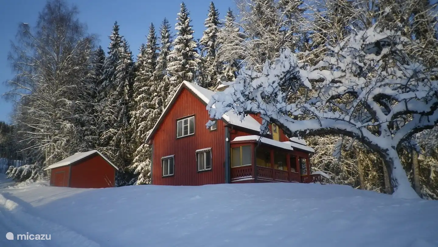 Herbst: eine Ansicht von der Hütte aus dem Hügel oberhalb