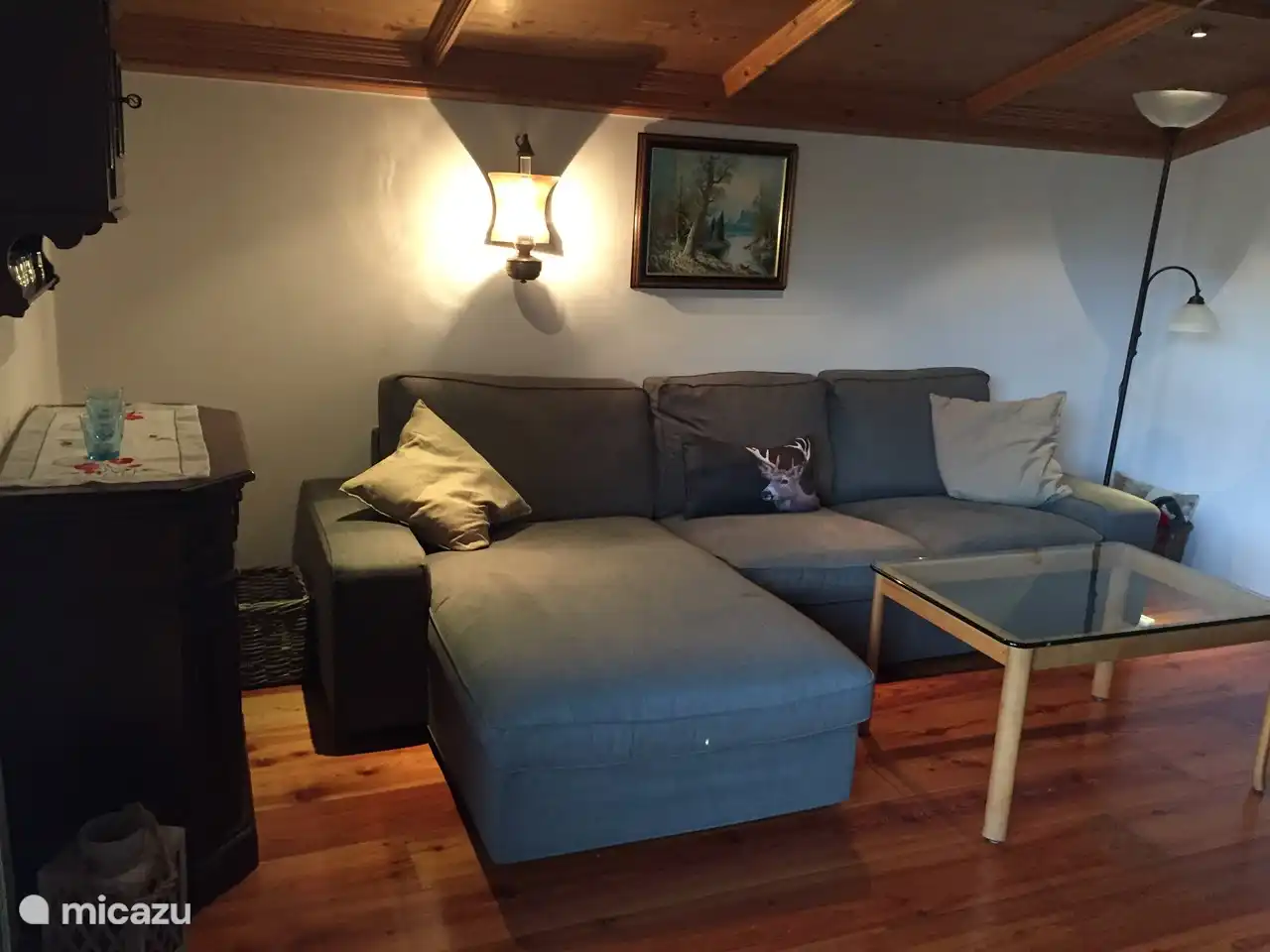 Wohnzimmer mit schönem Loungesofa