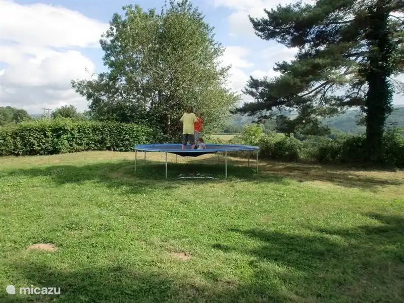 Was für ein Bild, genießen jedes Mal die schöne Aussicht!
Besonders, wenn Sie auf dem Trampolin sind, ist!