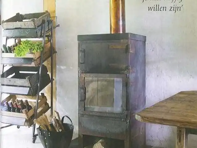 Maison Montigny | France, Yonne, Saint-Germain-des-Champs - maison de vacances Un beau poêle à bois qui procure un peu de chaleur supplémentaire en période plus fraîche.