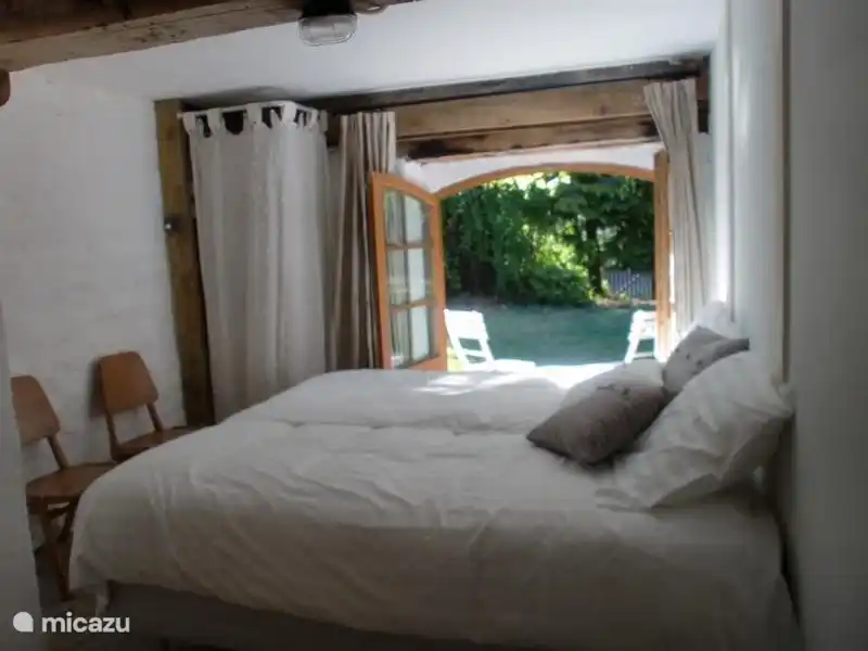 Coole Schlafzimmer im Erdgeschoss. Mit Blick auf den Vorgarten.