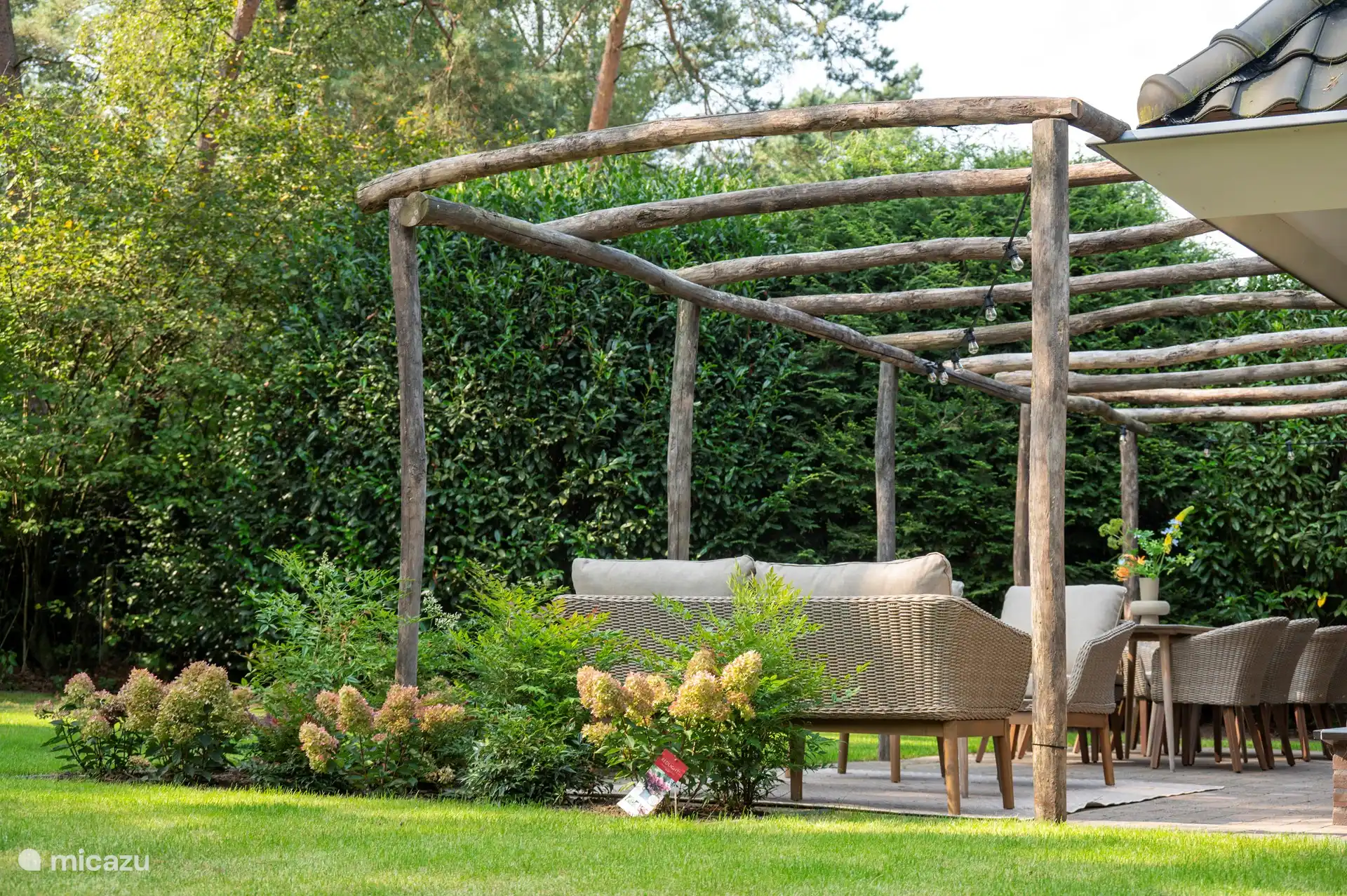 Expansive Blick auf die 700m2 Garten.